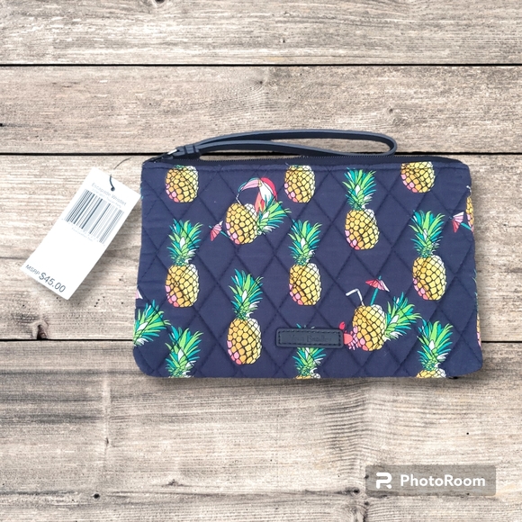 Vera Bradley Handbags - Vera Bradley Escapade Wristlet in Toucan Party NWT
